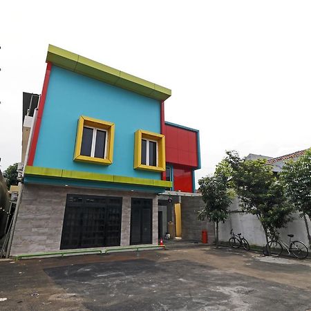 Reddoorz Plus Near Halim Perdanakusuma 2 Джакарта Екстер'єр фото