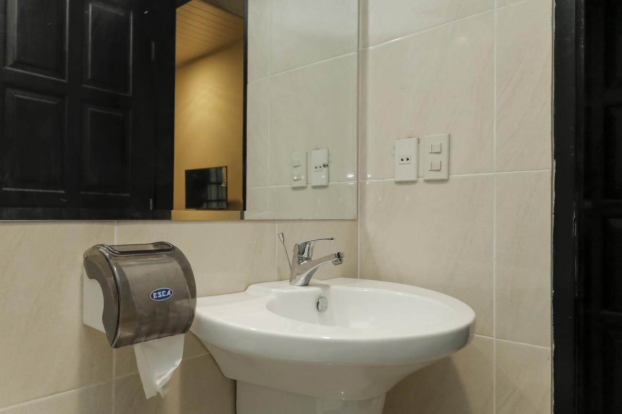 Reddoorz Plus Near Halim Perdanakusuma 2 Джакарта Екстер'єр фото