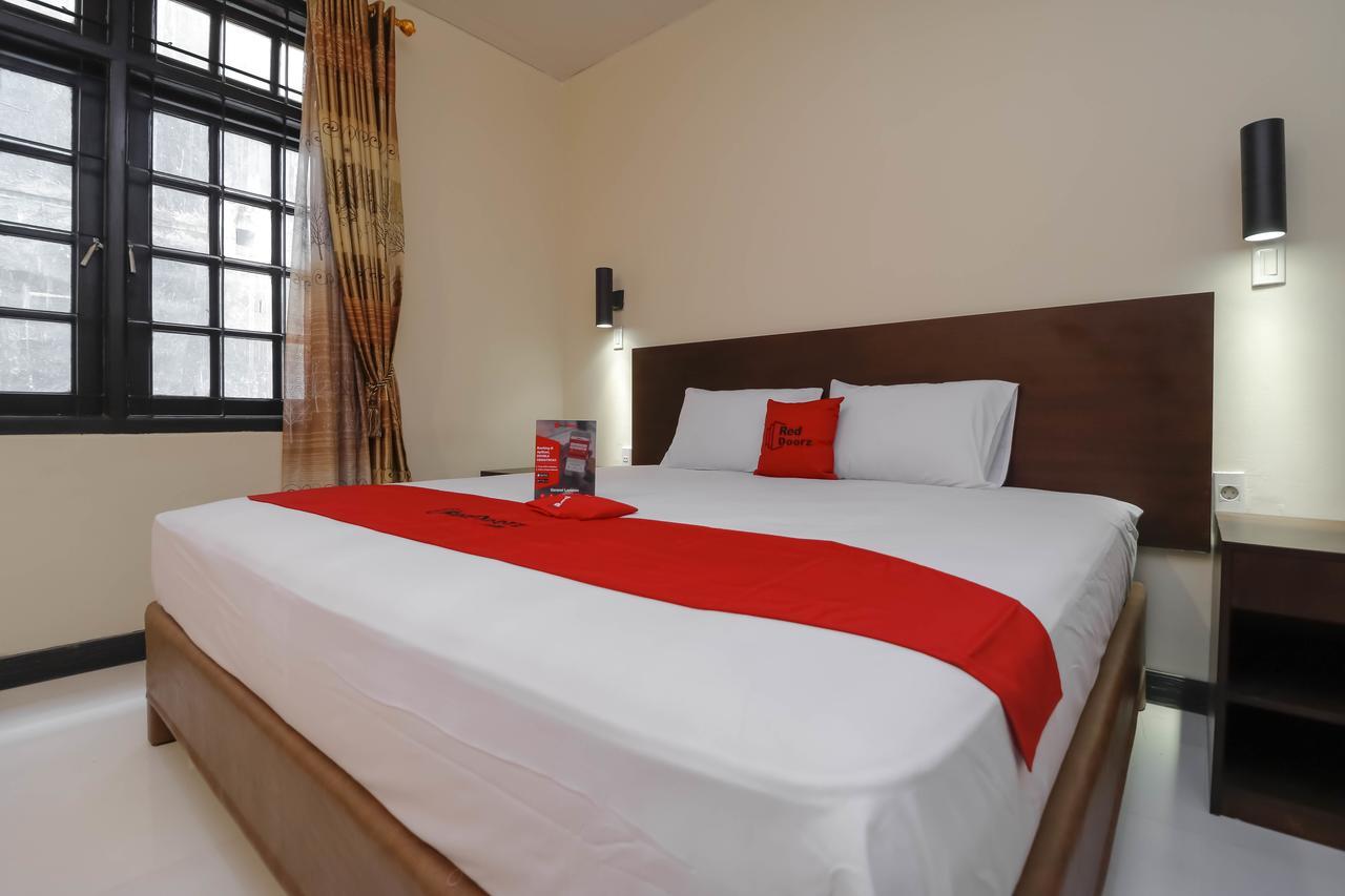 Reddoorz Plus Near Halim Perdanakusuma 2 Джакарта Екстер'єр фото