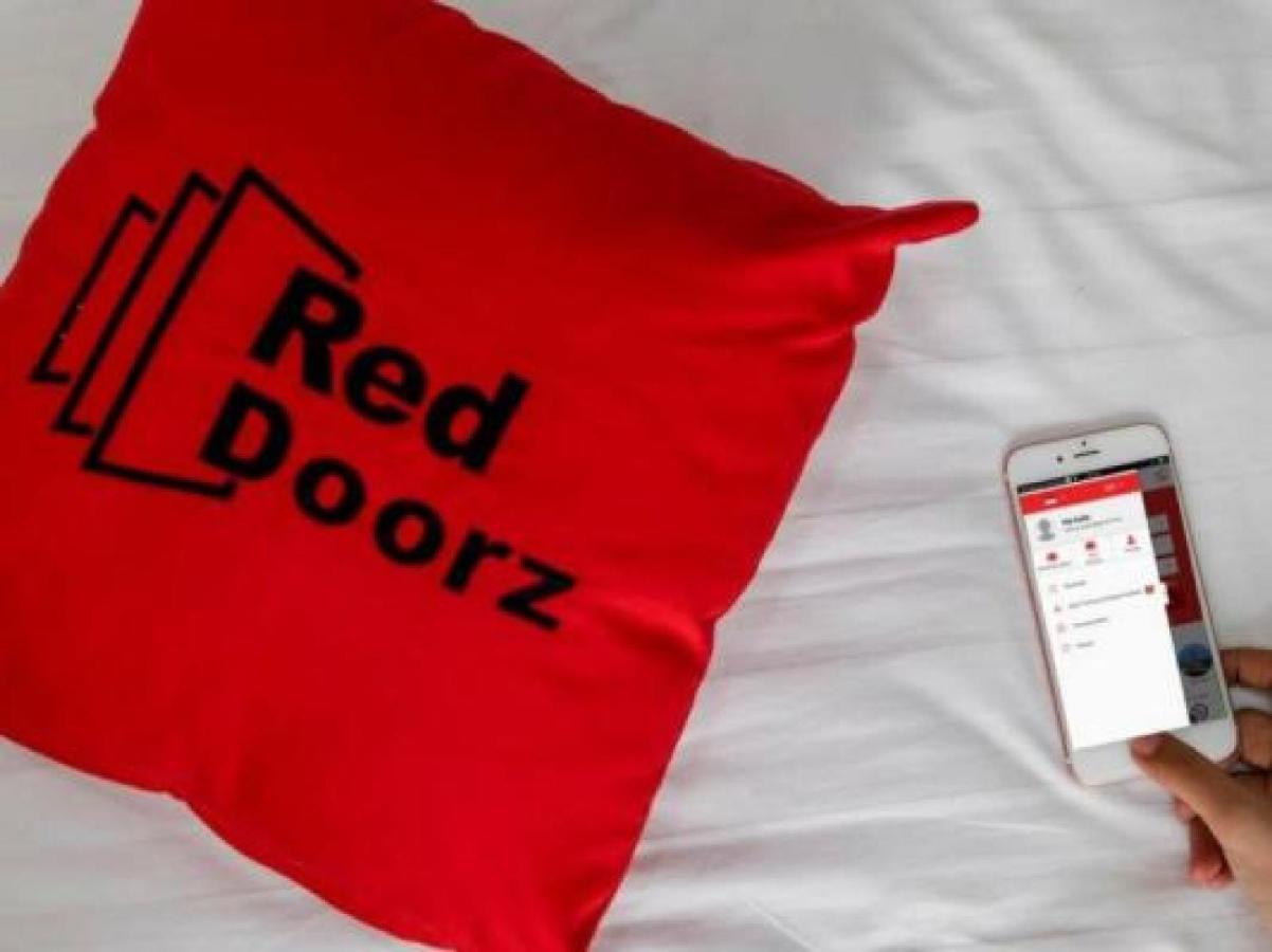 Reddoorz Plus Near Halim Perdanakusuma 2 Джакарта Екстер'єр фото
